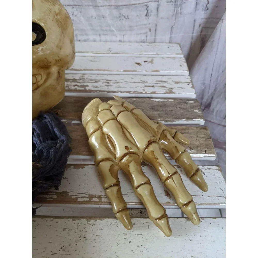 Skull‎ skeleton head hands ground breaker lawn deco